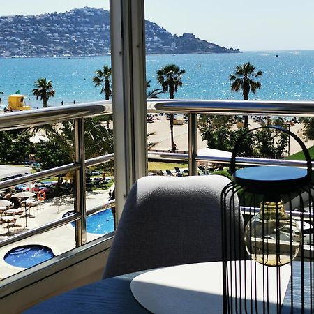 Spacieux Appartement Rose Front Mer Et Piscine Roses Eksteriør bilde