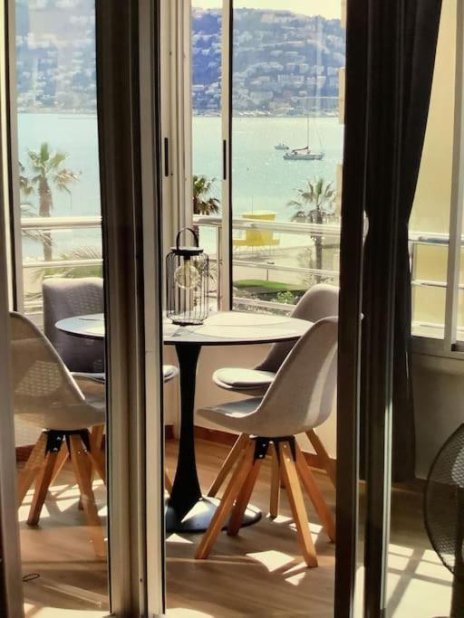 Spacieux Appartement Rose Front Mer Et Piscine Roses Eksteriør bilde