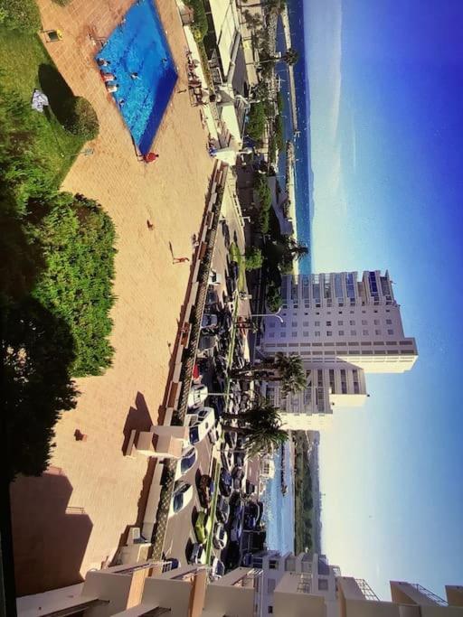 Spacieux Appartement Rose Front Mer Et Piscine Roses Eksteriør bilde